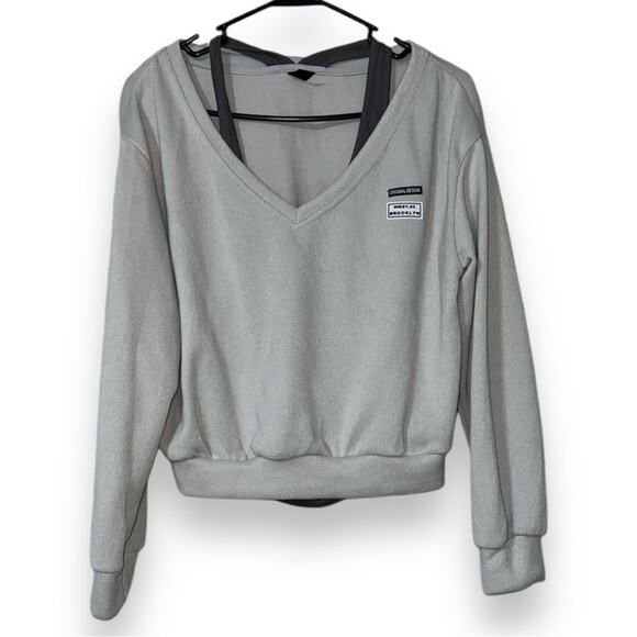 DAZY letter patched v-neck drop shoulder sweatshirt with halter top attached - Picture 1 of 11